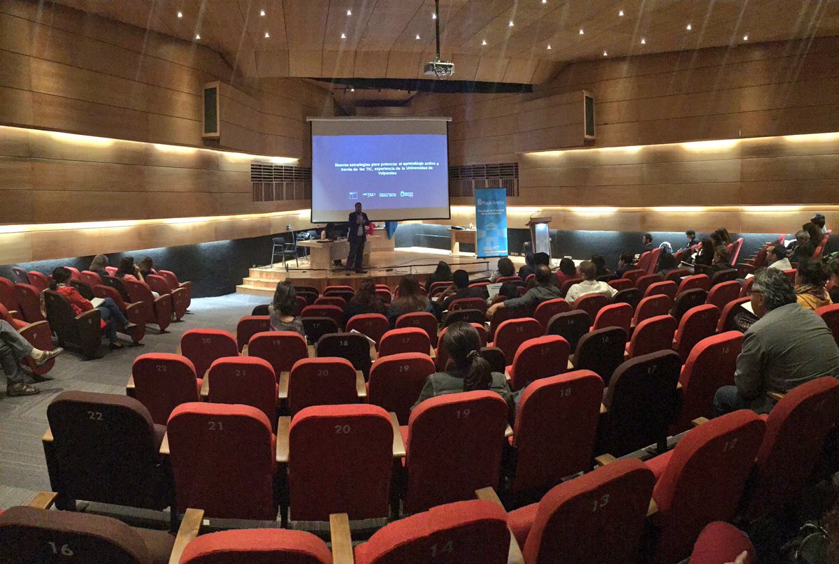 reyes_boris's tweet photo. @CreaticUV participa en #SeminarioTicUPLA expone @slepeb https://t.co/SdzEF6Kd69