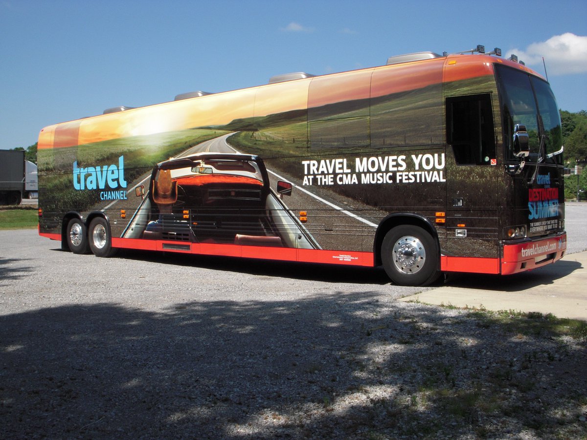 Movingyourbrand's tweet photo. #TBT when the @travelchannel becomes the TC Coach! https://t.co/bNoZyfCsmP #Wemovebrands #experiential #marketing https://t.co/aH04vgY8dP