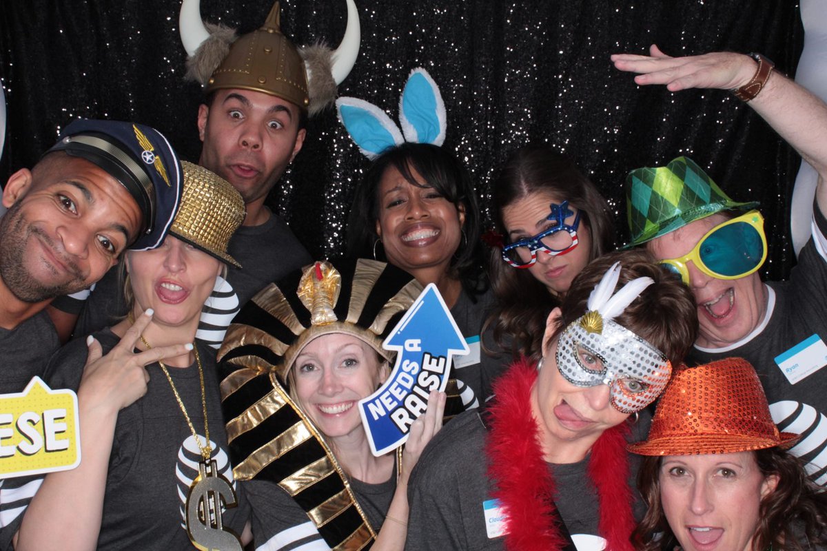 RecruitingWhiz's tweet photo. We have the best college recruiters around! #attexperienceweekend #lifeatatt via @attJOBS https://t.co/x5Df247hW9 #attemployee https://t.co/hBHBkslXQs
