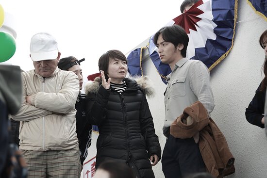 news_Kmovies's tweet photo. 📸 || #KimYoonSeok و #ByunYoHan و #KimGoWoon من خلف كواليس فيلم #WillYouBeThere https://t.co/U4Odp9dQeb