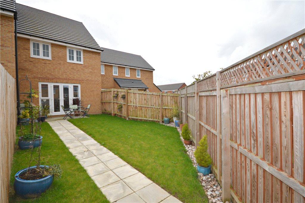 OnTheMarketCom's tweet photo. Superb 3 bed rental @RoseberryYarm #newandexclusive #OnTheMarket https://t.co/deo7LLSgMQ https://t.co/rKZCdwxNNs