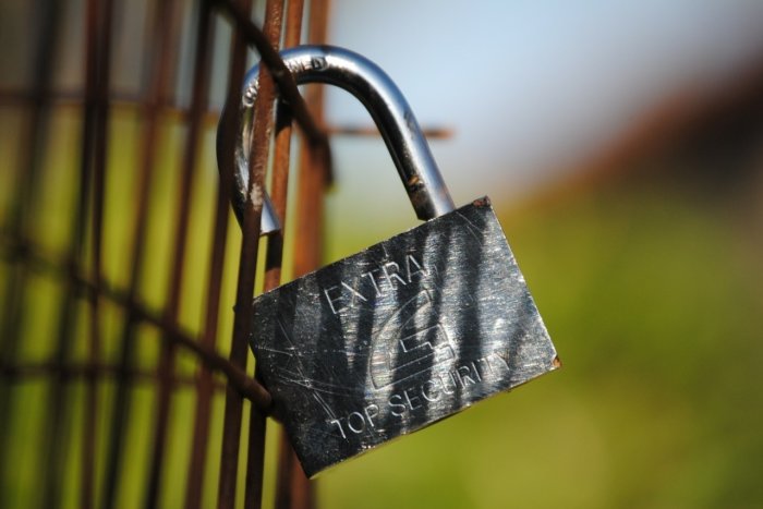 PinnacleNOW's tweet image. Admins, update your databases to avoid the #MySQLbug hubs.ly/H05bwLX0 by @infoworld