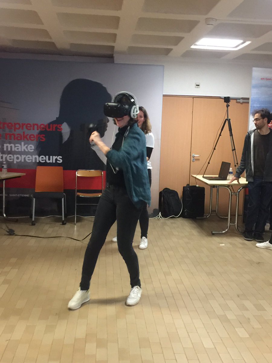 TEDxEMLYON's tweet photo. On combat les zombies en réalité virtuelle pendant le #salondescuriosités au #tedxemlyon https://t.co/xUjrI26VSH