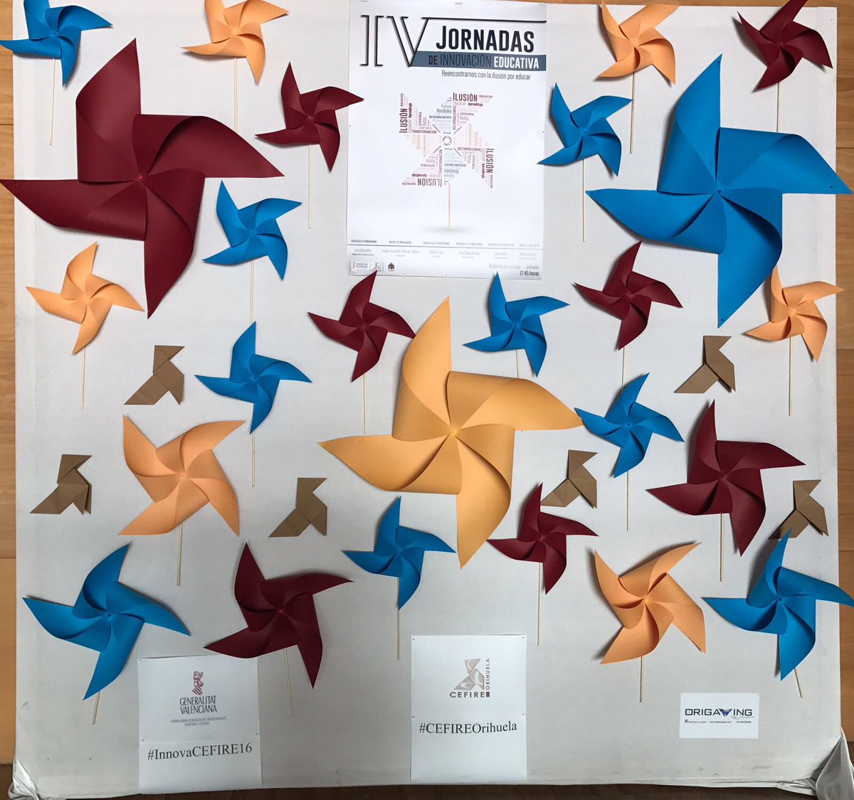Susanamusica's tweet photo. @mastalentocoach Encantadísimos de poder emprender un vuelo juntos!!Empezamos con #origaming y seguimos con #Lego. Volamos! #InnovaCEFIRE16 https://t.co/2abSzqnuTB