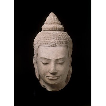 AmeliaUGC111's tweet photo. Head of #Buddha, 13th century, reflects influence of last phase of the Khmer style of Angkor, the Khmer capital. #hwc111 https://t.co/zR7BAQY8cw
