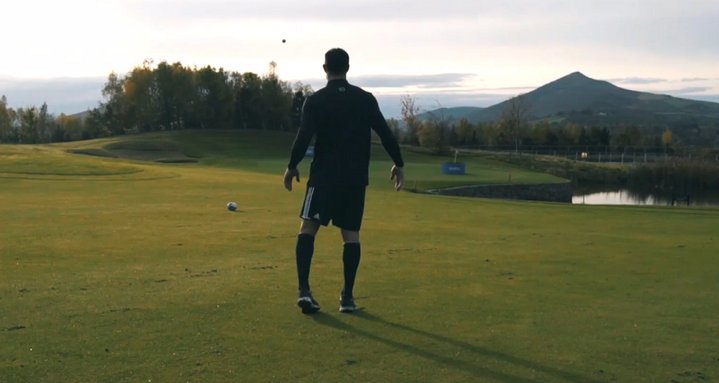 The42_ie's tweet photo. ROG v Dan Carter in rugby golf is the Ireland-All Blacks clash you'll want to see https://t.co/XTtnIEMI5D #SoftCo10 https://t.co/oSrDXBvap9