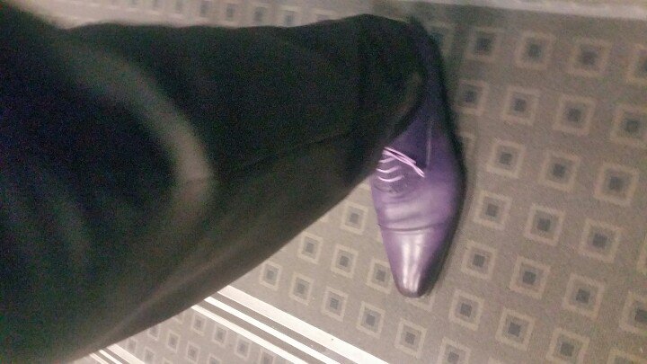 infoveille's tweet photo. Très élégant @tkoscielniak chaussures assorties à sa chemise et cravate #jnum16 https://t.co/S04nH9uF3B