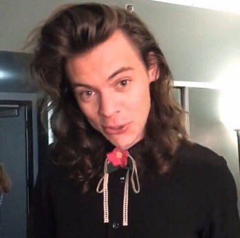 appreciatinghaz's tweet image. 🌺 pretty @Harry_Styles
