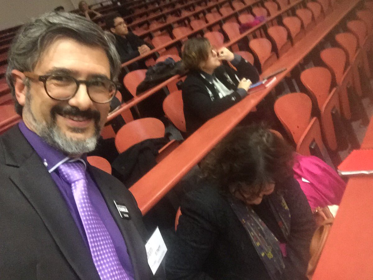tkoscielniak's tweet photo. @infoveille haha Nicole prend en photo mes chaussures... #miseEnAbymes #selfie #purpleisCool #JNUM16 #nuitNum16 https://t.co/6ntYCqHJ1j