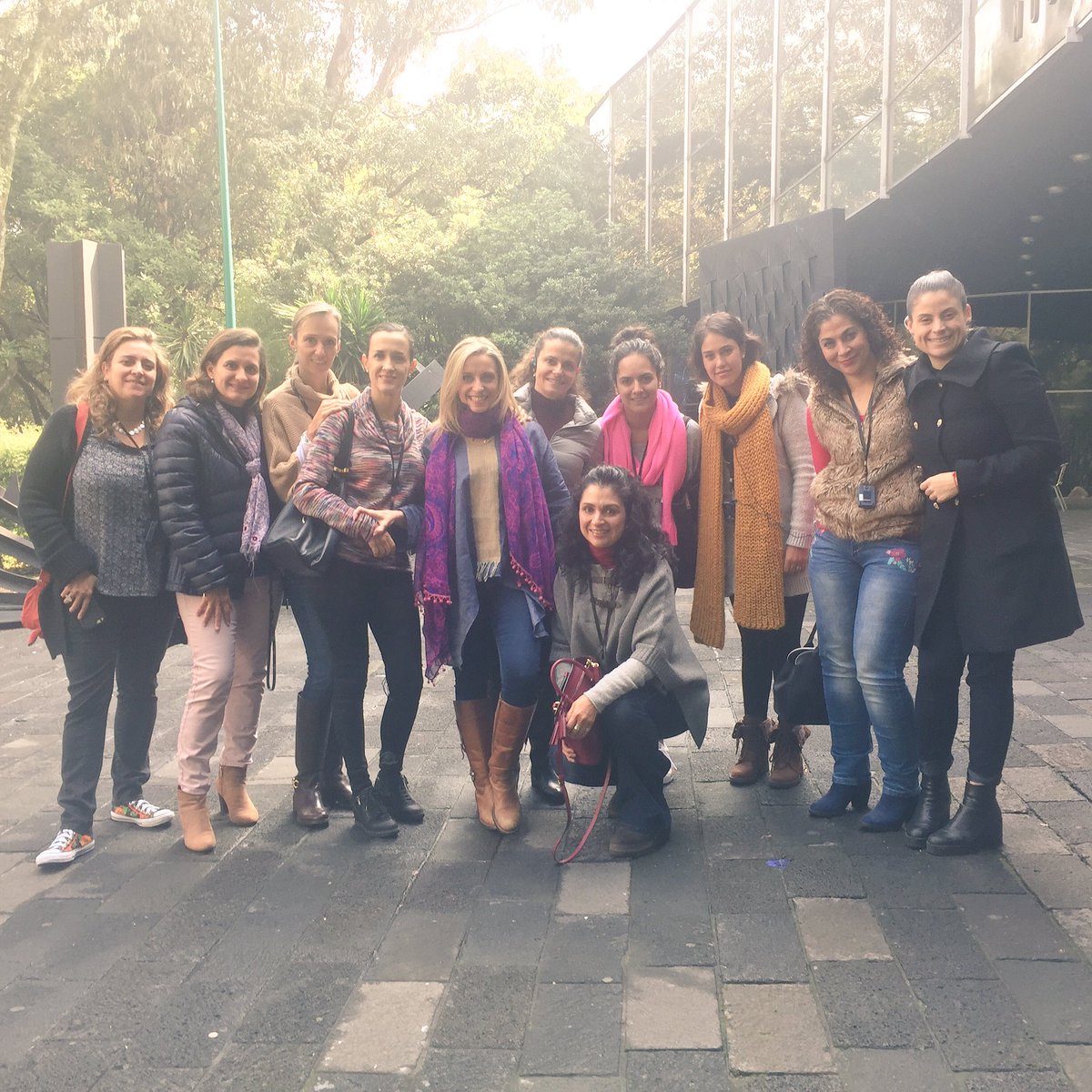 ElisaQuei's tweet image. Con el corazón contento, haciendo lo que amo, lista para hacer puente y espejo con grandes mujeres y la Hechicera del Pincel ✨