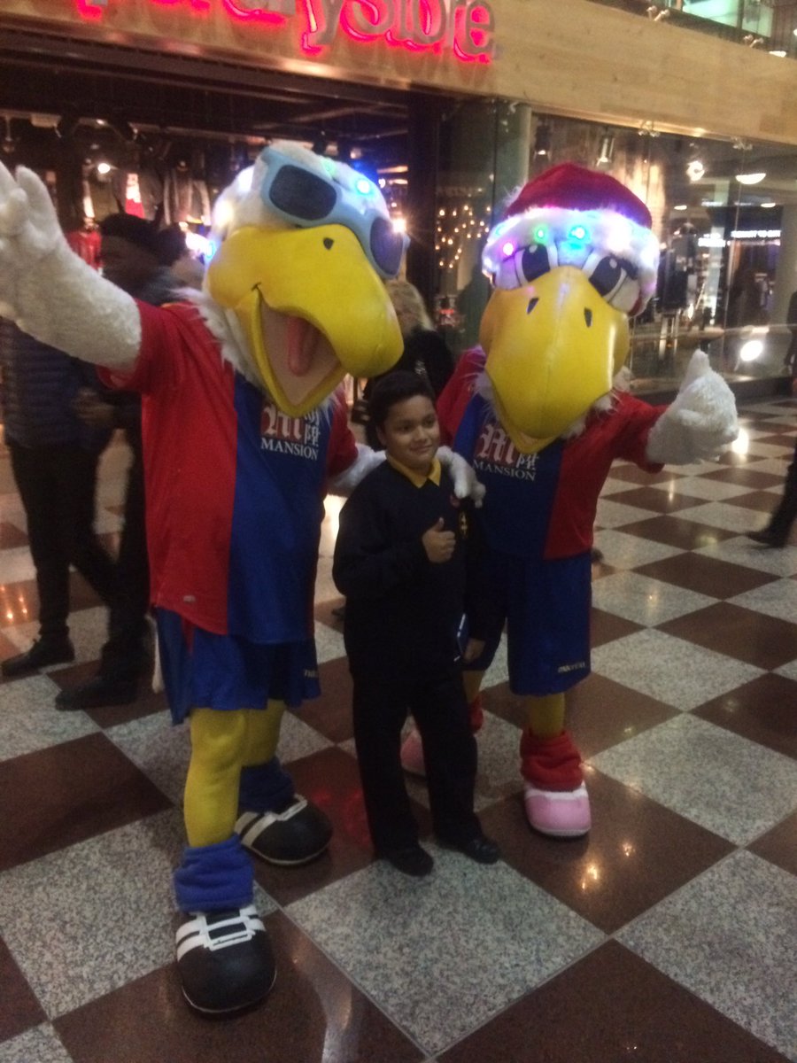 CPFC's tweet photo. Come down and start your build up to xmas as the #CROYDON lights get switched on by Alan Pardew &amp; @ScottDann6 https://t.co/U1Ps0Lb11u