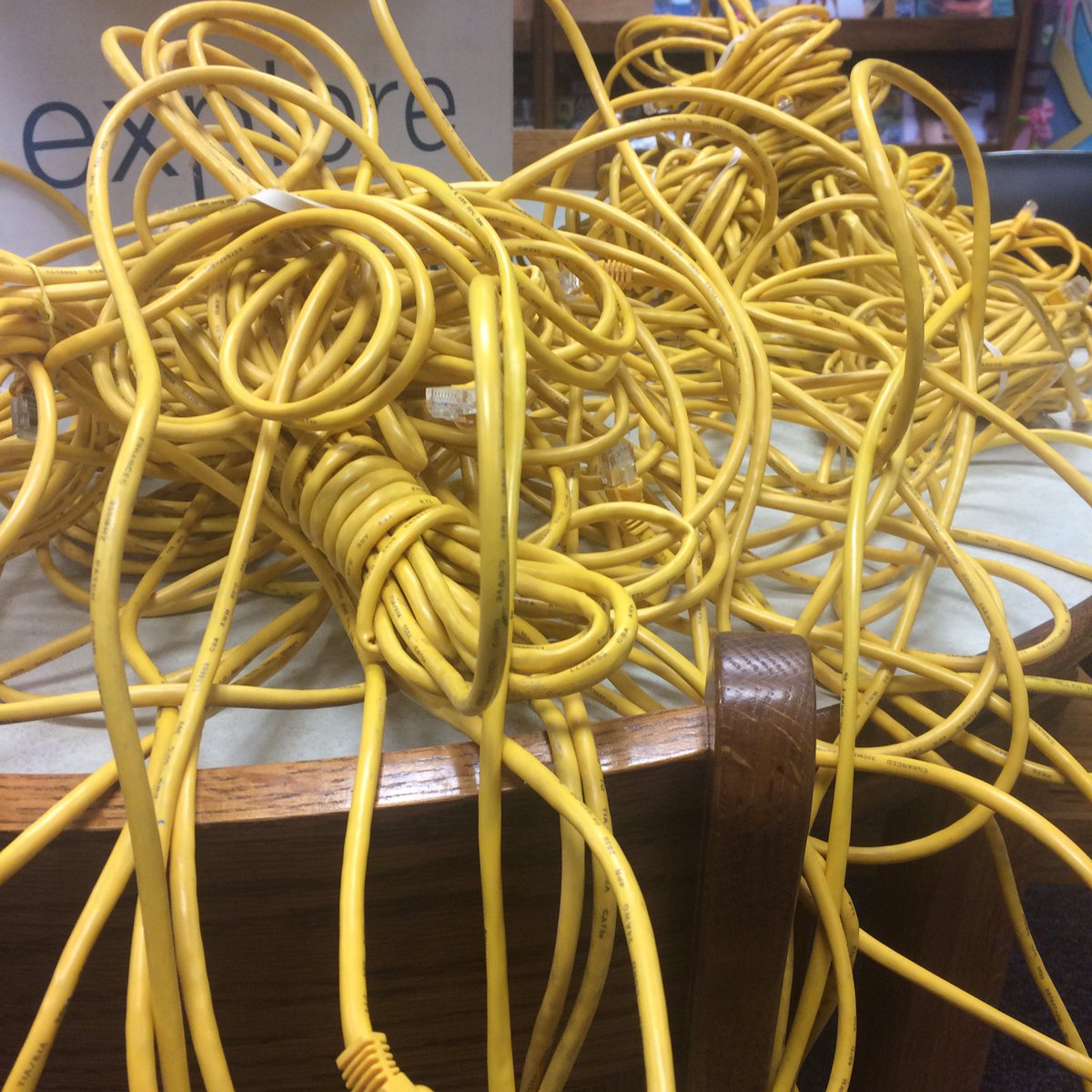 KMannTech's tweet image. Moving on out the exit door today...150+ desktops 🖥 🖥🖥🖥 #ComputerRefresh #MCSDtech