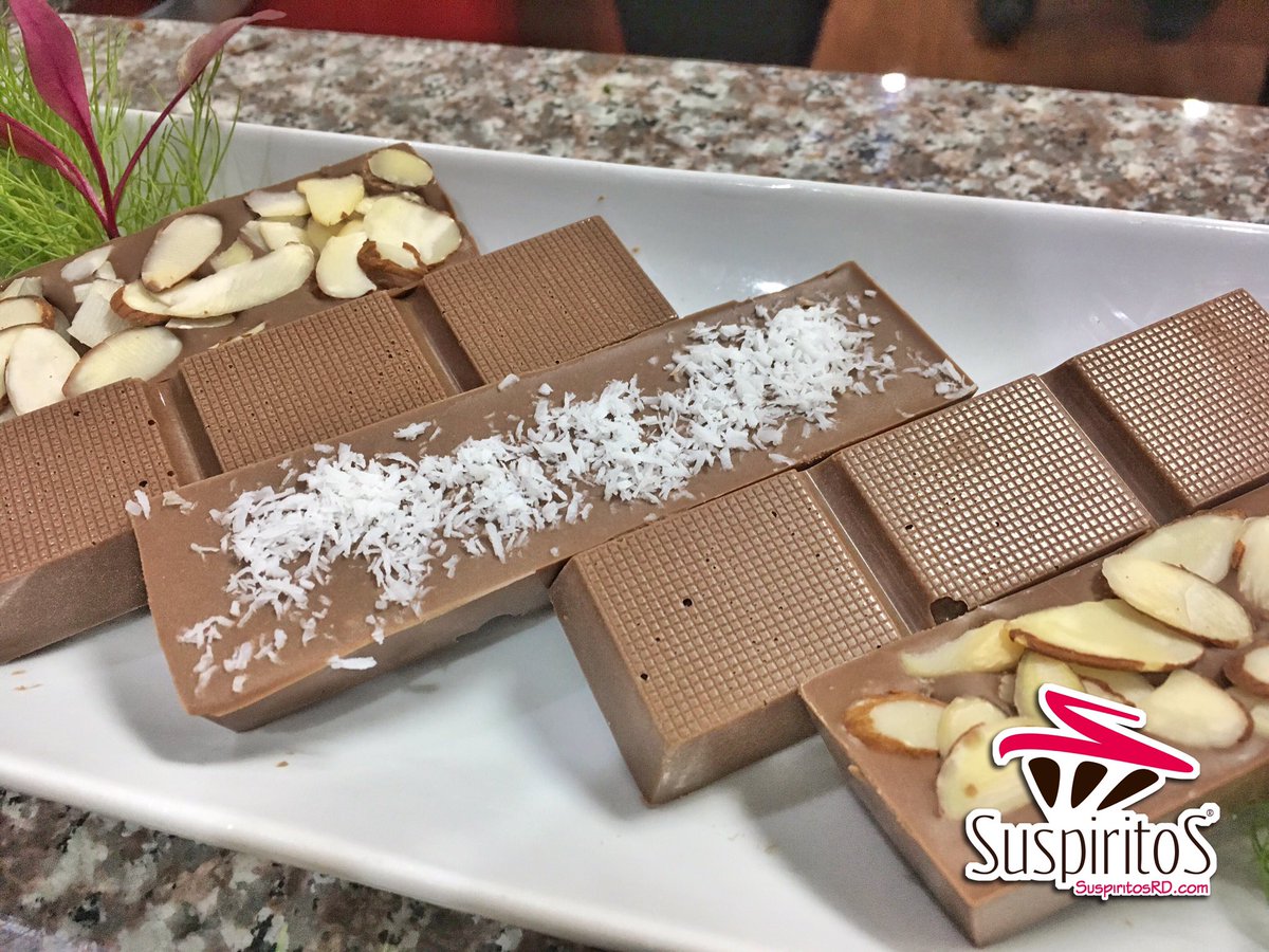 SuspiritosRD's tweet photo. Barras de chocolate @kahkow artesanales #foodlover #foodie #suspiritos #supiritosrd #food #comida #chocolate #homemadechocolate #cacao https://t.co/5cFcDcXU30