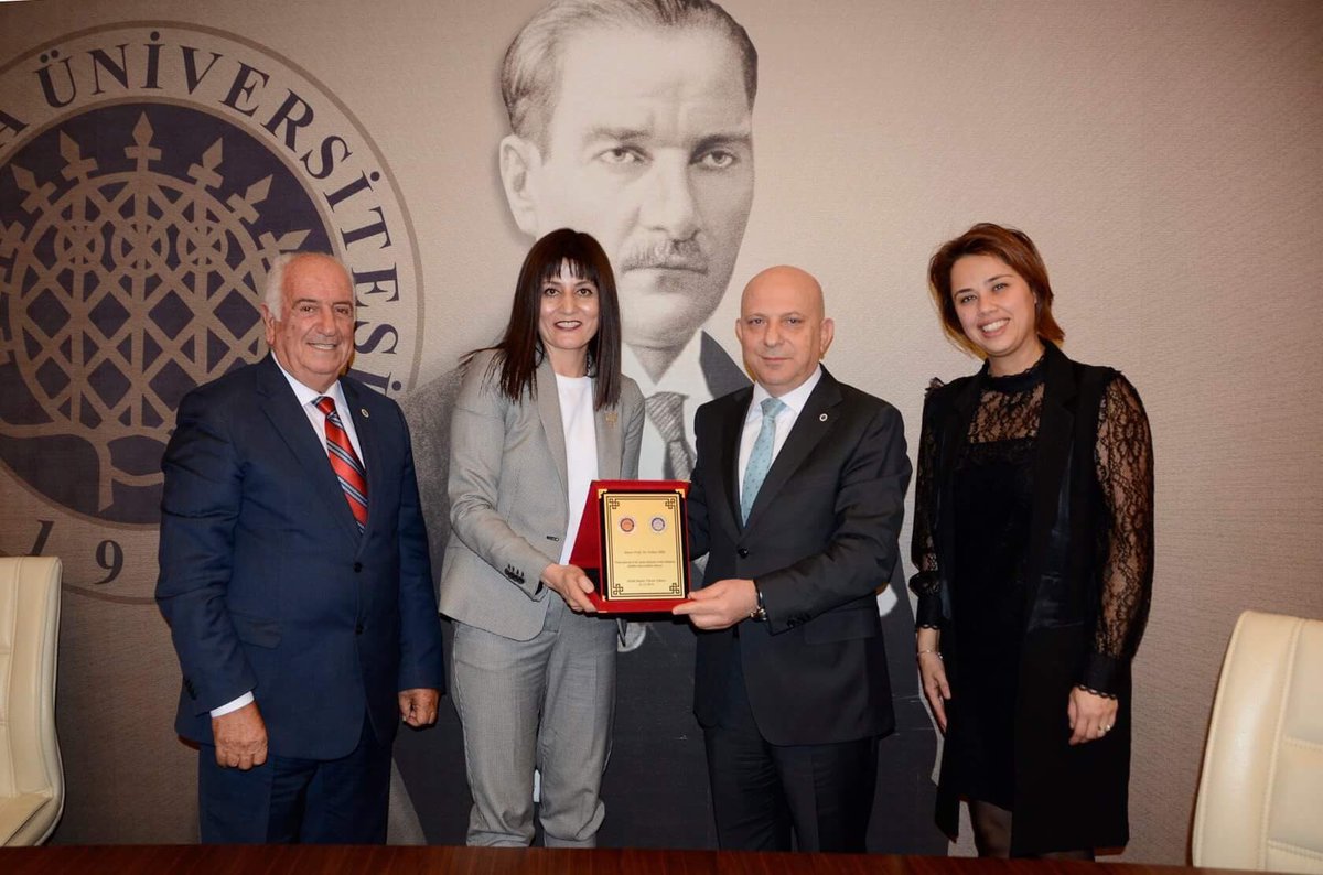 1948ausk's tweet photo. @TYFgovtr  tarafından gerçekleştirilen Masterlar Yüzme Şampiyonasına katılan yüzücülerimiz, Rektörümüz @profdrErkanibis i ziyaret etti. https://t.co/H3VmGI8Wbk