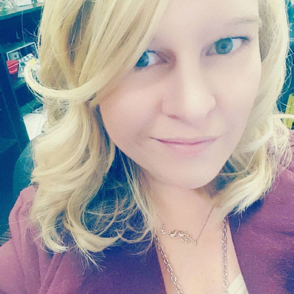 JessLeighBorden's tweet image. Happy Thursday, friends! I am digging my hair today. #freshcolor #sofresh #maketodaygreat … ift.tt/2eKaEv8