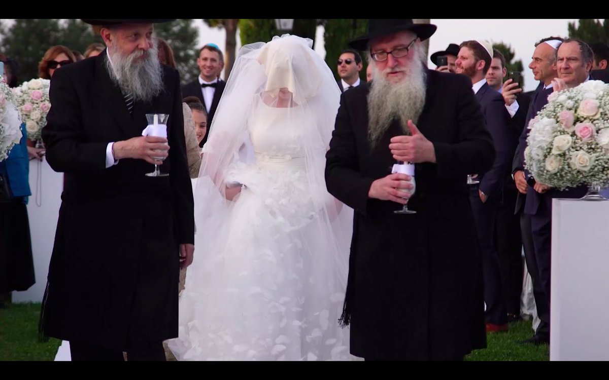invogaedition's tweet photo. Stasera h21 su #donnaesposa Speciale sul #matrimonio ebraico ortodosso! #Sky can.425
#giuliasonnino #wedding #jewish #tradition #20anni https://t.co/WFgtigvPNP