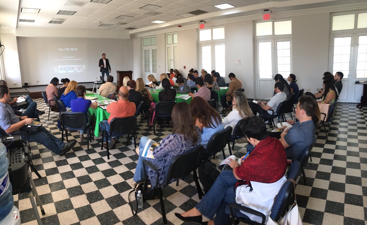 ¡Casa llena! Todo un éxito el taller de Plan de Negocios organizado por la Oficina de Servicio al Ciudadano de <a href="/TuCamaraPR/">Tu Cámara PR</a>. #FuerzaPyME