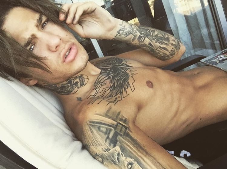 loveislostrpg's tweet photo. - Roma Accorn
- Riley Biers
- 22 ans
- @BLOODYHELLRP https://t.co/FFVeWgNUFb