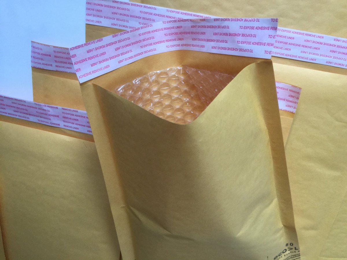 Parcelforless's tweet image. Shipping from Canada to USA at  lowcost, save on shipping,we sell bubble kraft envelops parcelforless.com #clothing #bags #apparrell