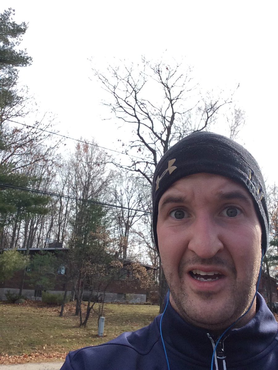 joeyslatteryTV's tweet photo. The only indication winter is coming is the lack of leaves and my misjudgement of wearing a toque to run. #NorthBay #FallSpring #BeautyDay https://t.co/PgILainA7p