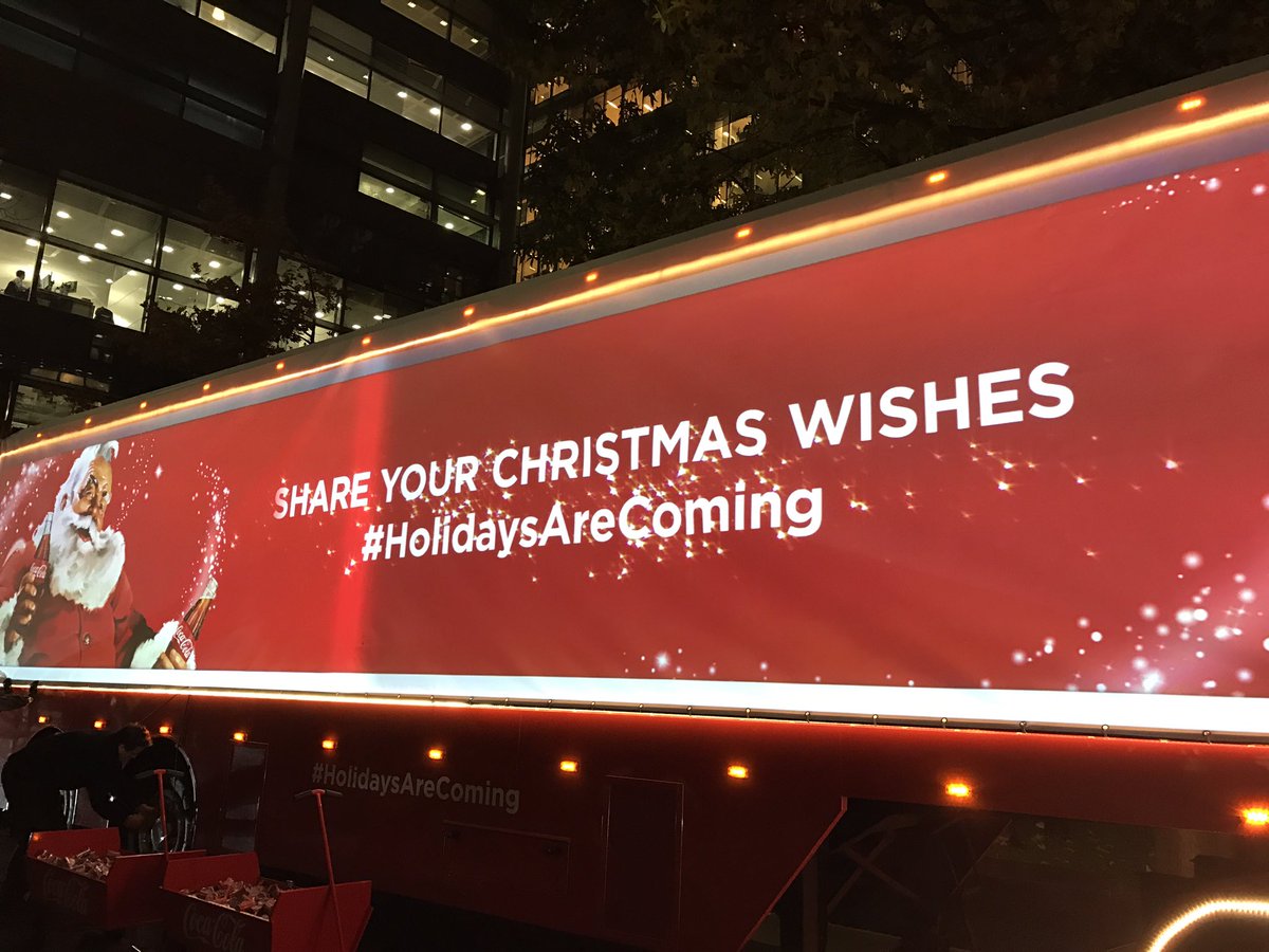 CocaCola_GB's tweet image. For the first time *ever*, check out our brand new Xmas animation on the side of the truck, &amp;amp; share your photos with us! #HolidaysAreComing