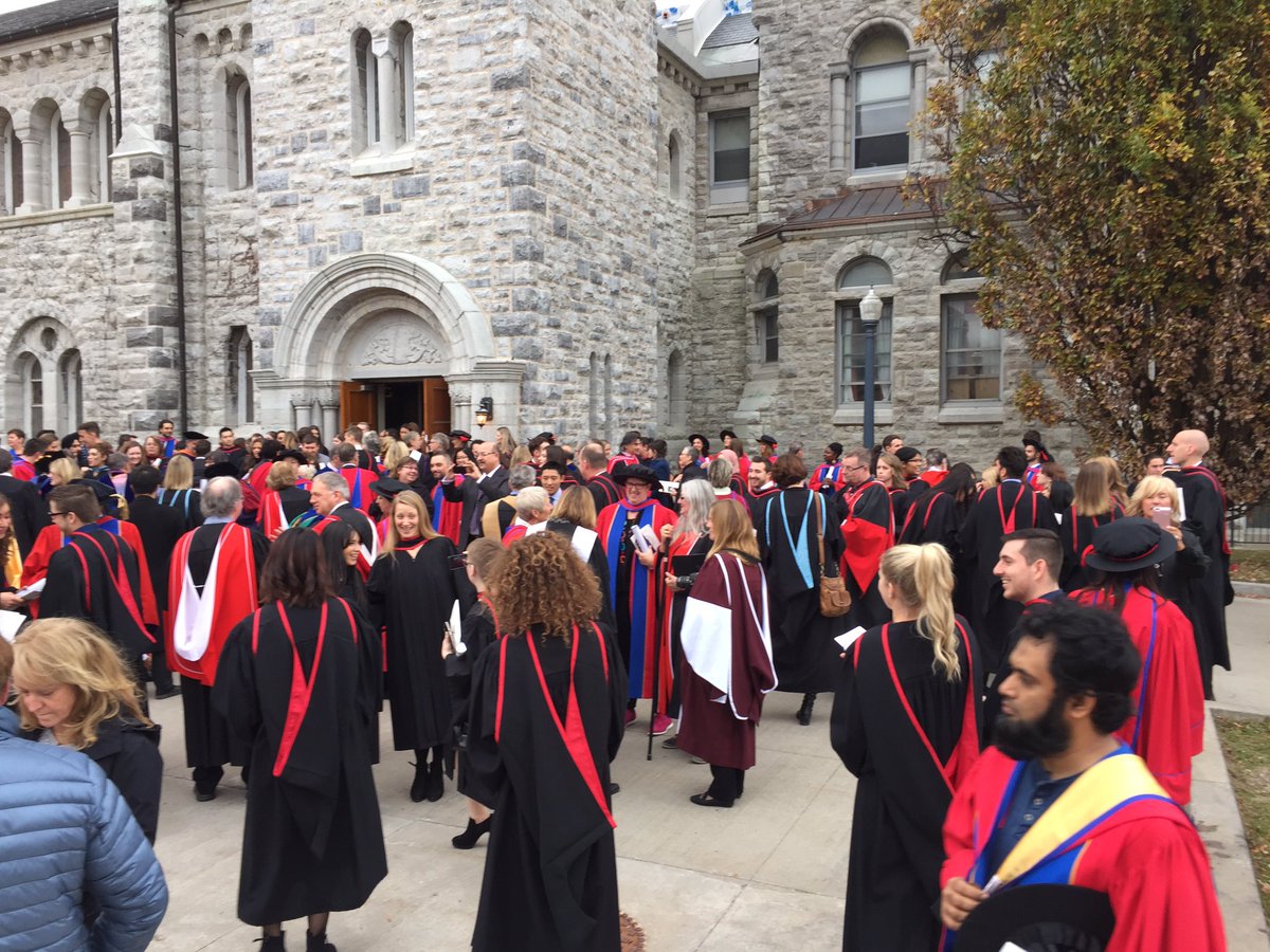 GoslinK123's tweet photo. Graduation Day!!!!!! #qgrad16 https://t.co/FPeXHISoCu