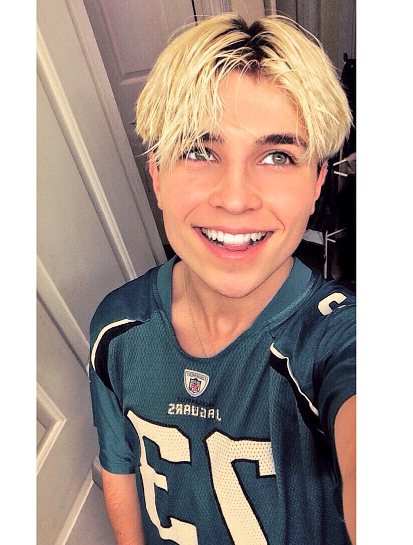 RoadTripTV's tweet photo. I don't know, what he does to make you cry but I'll be there to make you smile 👌🏻❤️🙈😘- Brooklyn https://t.co/kNSRr574xY