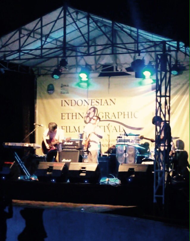 Xialute syukron “<a href="/barkahazhari/">Barkah Azhari</a>: Sampe lupa makan beres nonton <a href="/fraadevroo/">FRAAdeVROO</a> 👌🎧 #Sound #Music #LocalBand ”