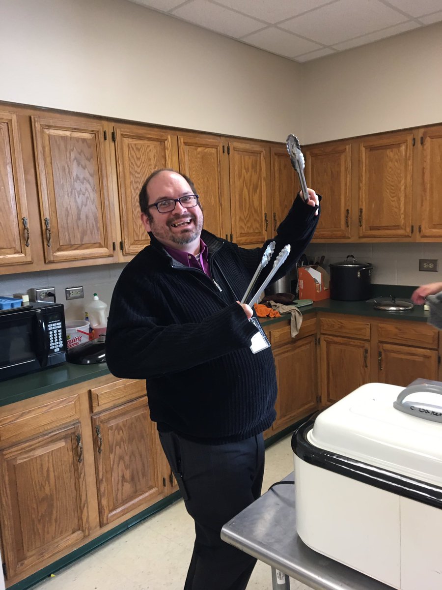 MrPascarella's tweet photo. Getting our Turkey feast ready. Some things are going more smoothly than others!! #GVEPride #MtMorrisAcademy #TurkeyDebacle https://t.co/S49Q8e65HS