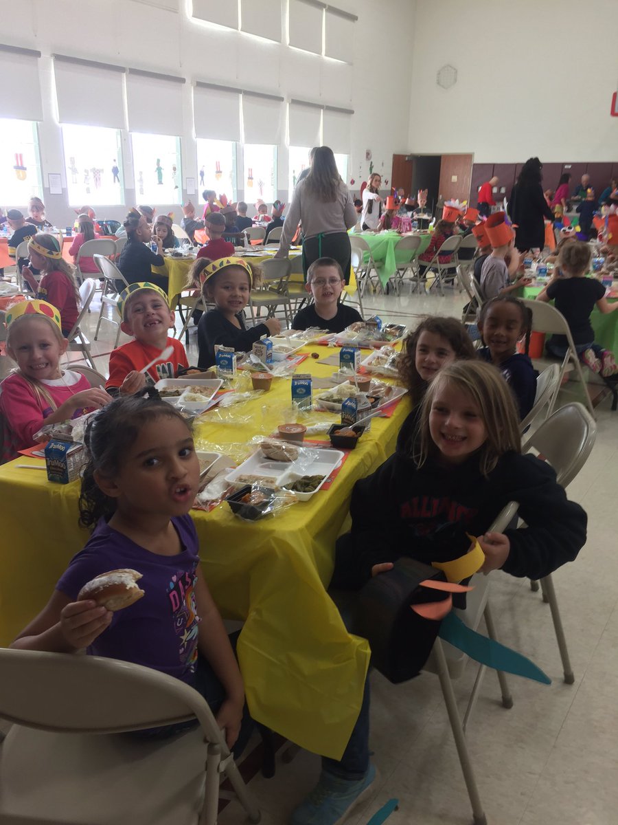 PWMrsD's tweet photo. I am thankful for ALL these turkeys! #parkwaypride #acspresents #feastday @PWMrsG  @PWMrsHeutsche @seuss_teacher @GroveMrs https://t.co/A9VlbC4HAk