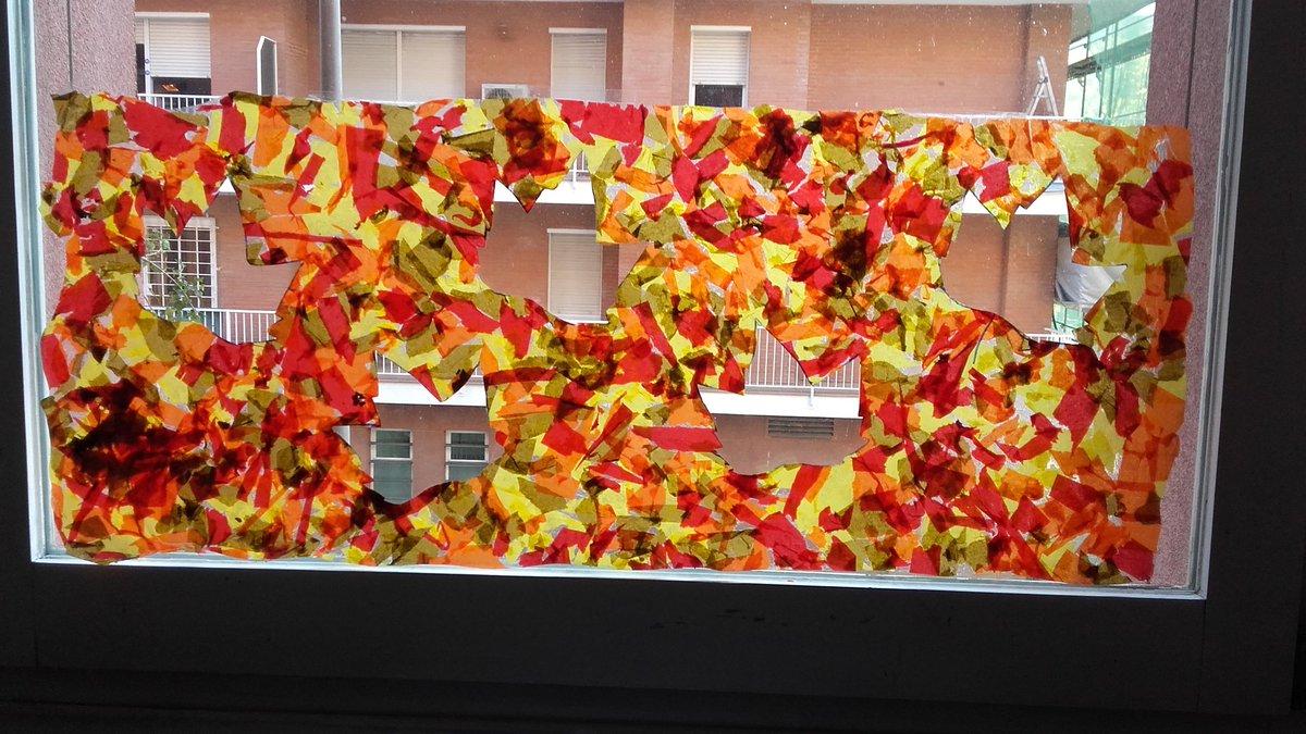 marquingles's tweet photo. Quina energia i vitalitat tenen els nens de l'escola Barrufet! Avui han llegit "El cocodrilo enorme" de Roald Dahl. #setmanaedu #dia4 https://t.co/zyJlyXYyHt
