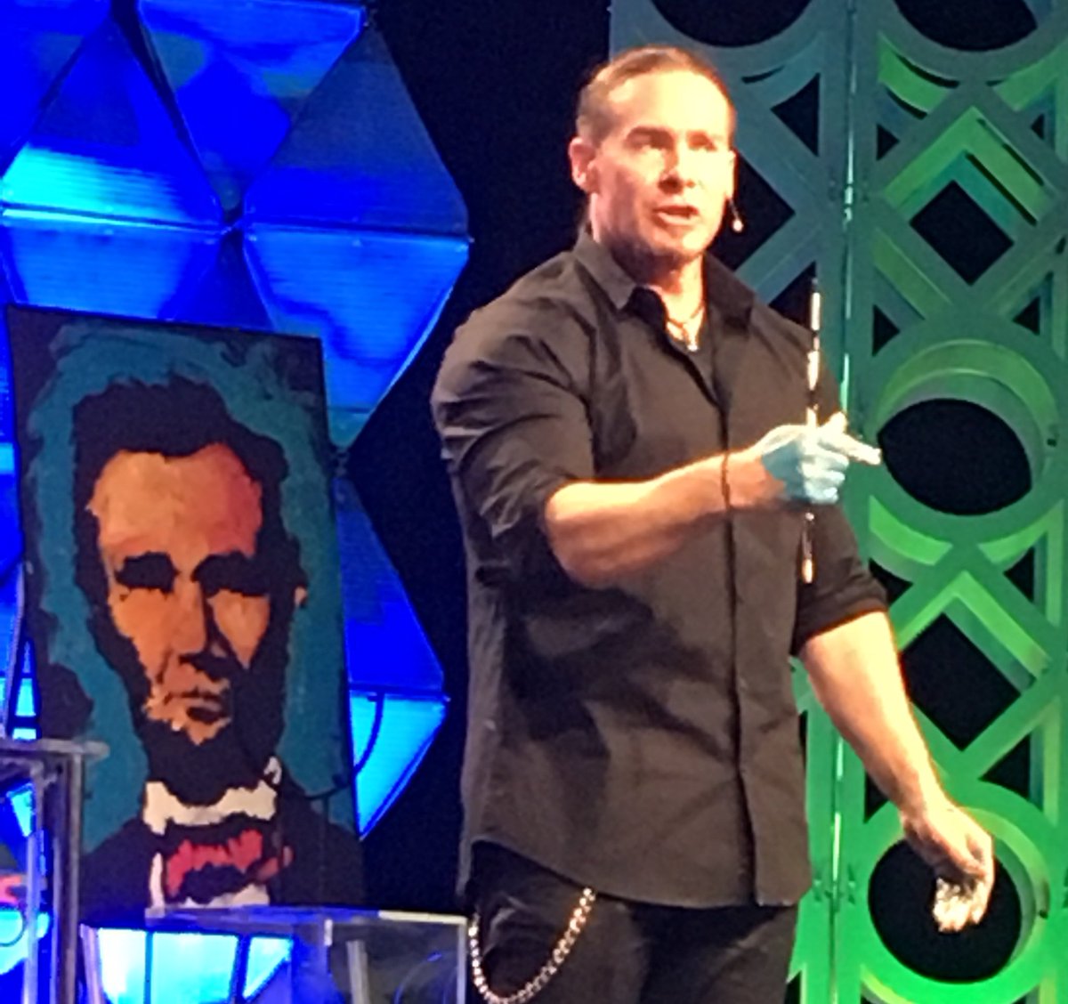 LHPro_Annuities's tweet photo. Artist @ErikWahl encouraged @NAILBA attendees to tap into their creativity when confronting challenges and change. #NAILBA35 https://t.co/CQM7qrghm5