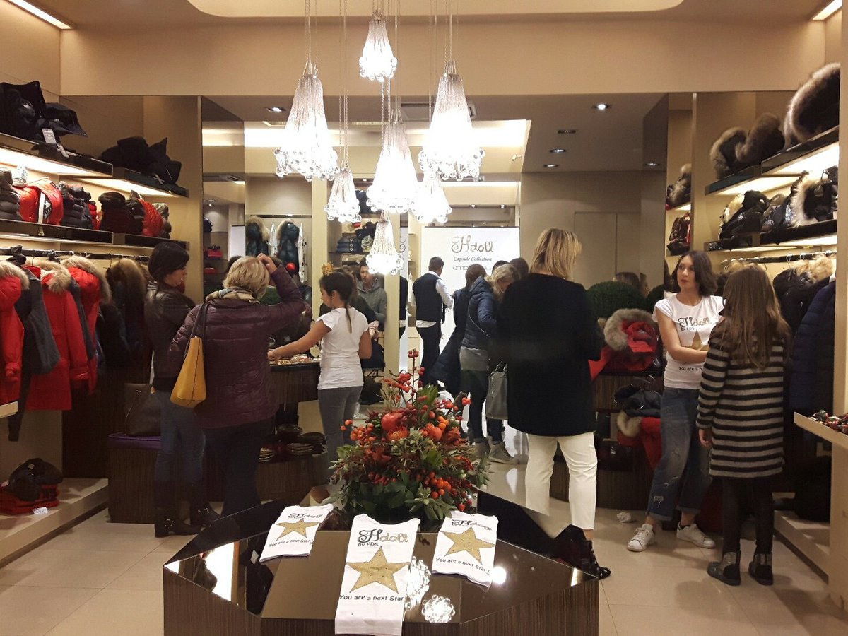 ANNAMEGLIO_com's tweet photo. Evento Hdoll in boutique. Tutte le T-shirt della Capsule Collection disponibili nelle nostre boutique.#Hdoll #fashion #annameglio https://t.co/JHbmI5TKPy