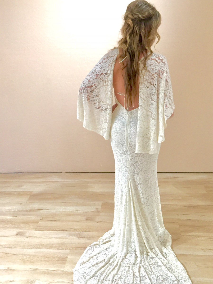 lovelybridal's tweet photo. Our Rue De Seine Bridal COMET gown looking killer on one of our #LovelyBridePhoenix gals 🌵 #thatcapetho https://t.co/HPFM9P1yn4
