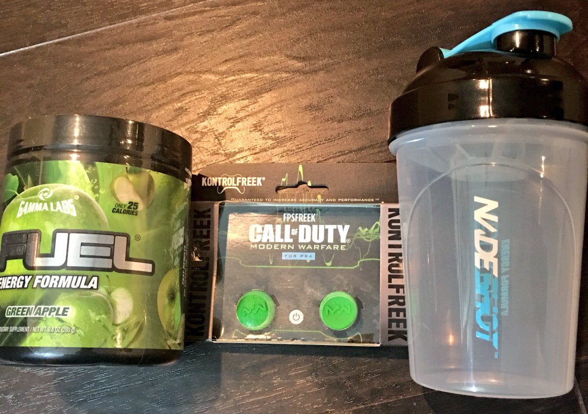 Chaosxsilencer's tweet image. Giveaway time! Follow @GameClips @FunnyClips @PuppyClips @CarClips each follow earns you an entry. Winner picked Nov 22nd #Gfuel #MWR #Nade