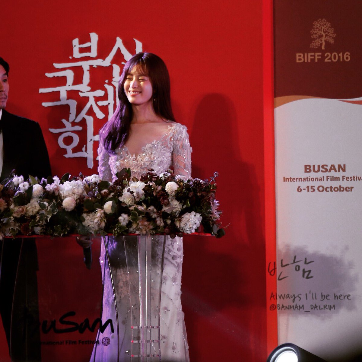 van2ee's tweet photo. 예쁘미😫❤️ #한효주 #biff2016 https://t.co/WuHRMJv6WG