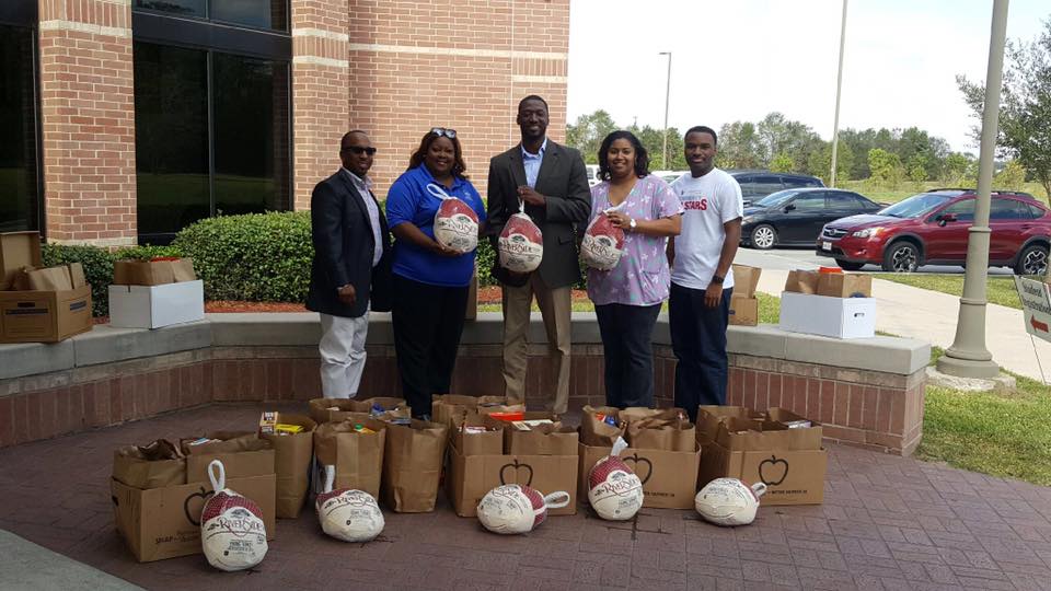 ExcellenceER_TX's tweet photo. Had the pleasure of sorting &amp; packing #Thanksgiving meals w/ EHCEC for the families of @GalenaParkISD &amp; @SheldonISD!
#ExcellenceER #thankful https://t.co/FcjPfmMrx6