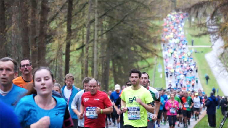 runningnl2's tweet photo. Aftellen naar de @7Hloop : Bekijk hier de sfeervideo van afgelopen jaar, de race van de vallende bladeren https://t.co/Aqw8HeOH7O https://t.co/ML4nrY0pYr