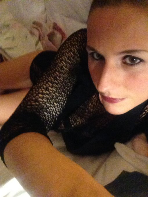 Questa sera ho un certo languorino........vediamo se Ambrogio me lo toglie😂😂😂😂diretta su https://t.co/kM6mQkQ3CY<a href="/tag/live"class="tags"><span>#live</span></a><a href="/tag/liveshow"class="tags"><span>#liveshow</span></a><a href="/tag/streaming"class="tags"><span>#streaming</span></a>