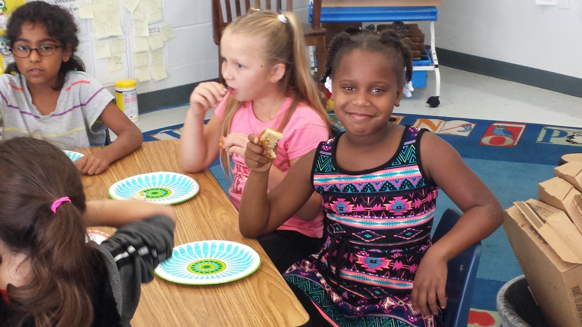 MrsRadjeski's tweet photo. Making pizzas with Mr. Joe from @MyCicis! @HCPSLanier #HCPSTeachIn https://t.co/rsZdVQIFup