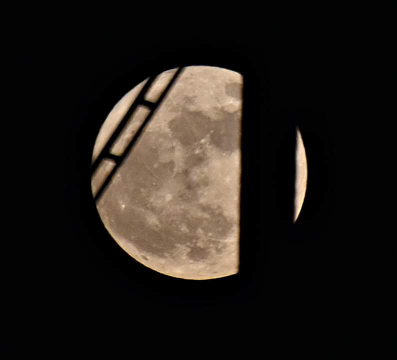 evil_reloaded09's tweet photo. the Super Moon, through my lens! ๐ #supermoon #Bangladesh #Sylhet #nasasupermoon https://t.co/lCrBmIE0jq