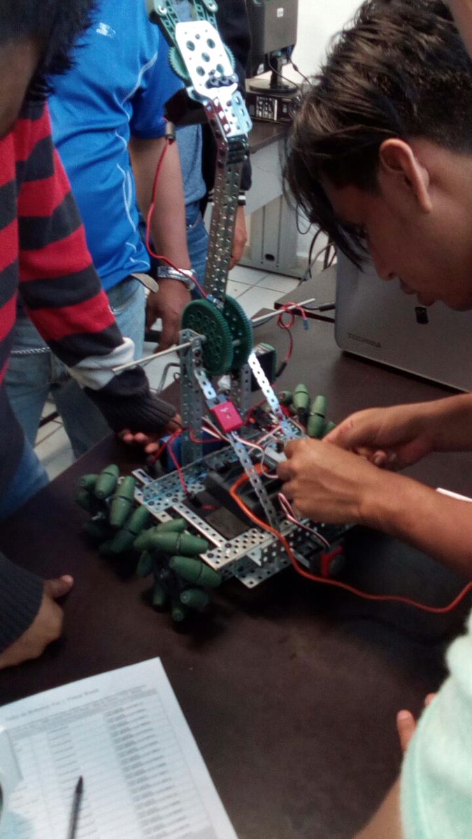 UT_RivieraMaya's tweet photo. Hoy sobresalió el taller de Diseño de Robots #VEXRobotics #SNCyT aquí en @UT_RivieraMaya @jaimeaglez @educacionqr @VexroboticsMex https://t.co/zzi9yB7MJT