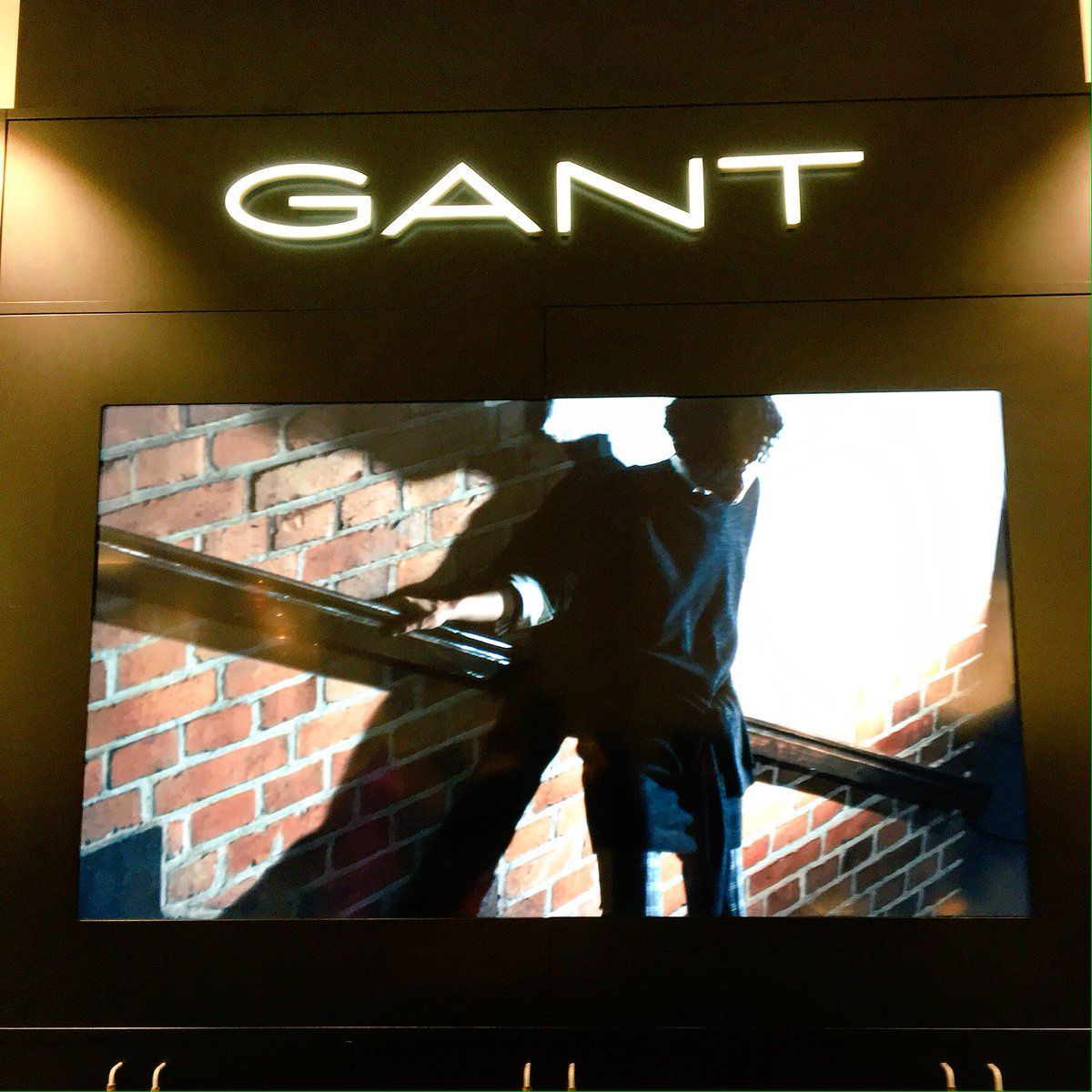 OnFeatures's tweet image. Peek into The House of Gant! Congratulations @GANT1949 on your new flagship store!