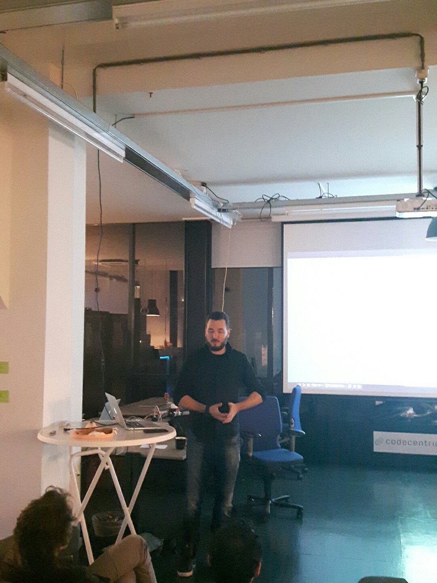 codecentric_nl's tweet image. &apos;Are we buildingthe right things?&apos; presentation by codecentric craftsmen @NielsTalens and @Hylke1982  #devthursday