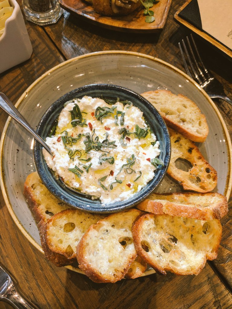 iamlunasnow's tweet photo. Let's get this lunch started. #altastrada #dc #firsttime https://t.co/n5XvTM9Lt2