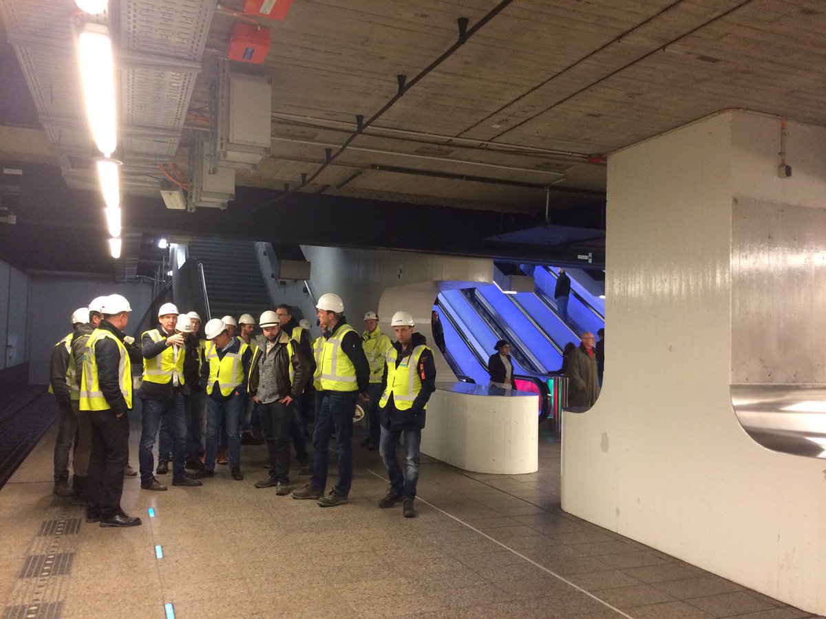 ABMBelbouw's tweet photo. Collega's worden rondgeleid bij ons project renovatie metrostations en hier op Amsterdam CS. #onderdeindruk https://t.co/QQJBScFdCj