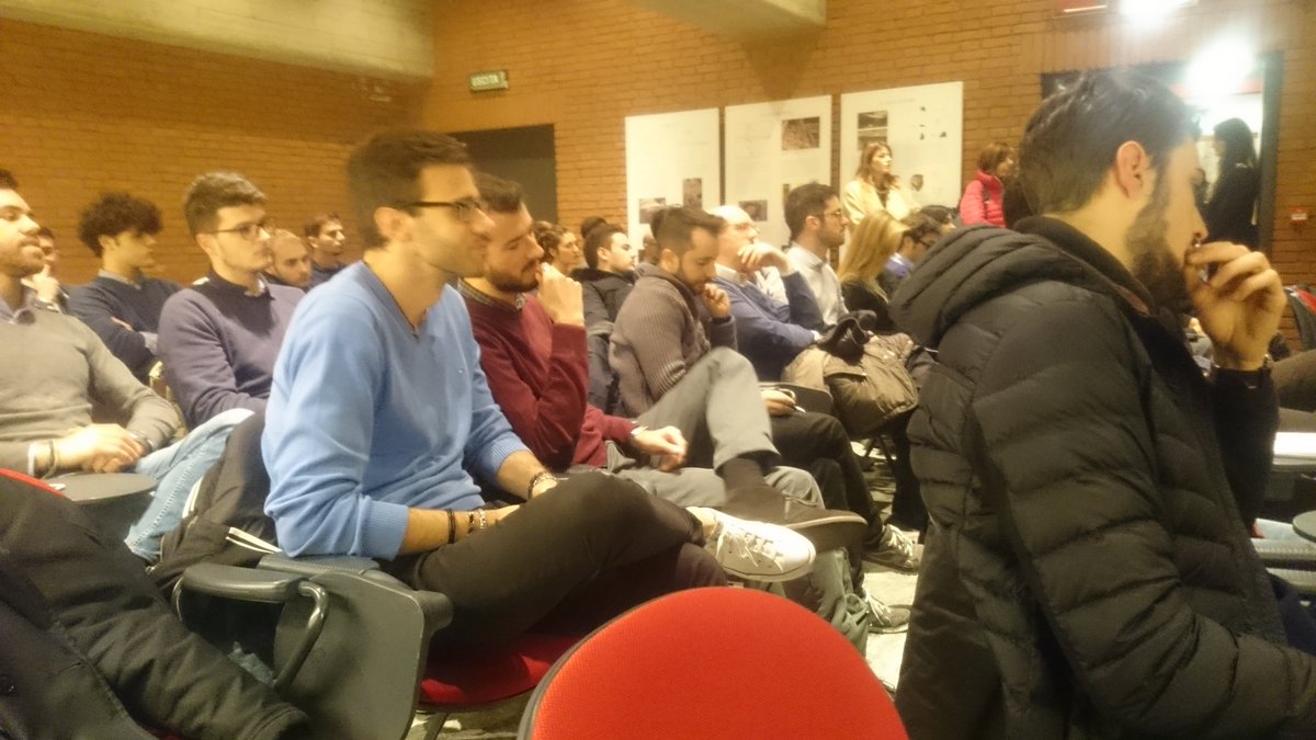 the_last_jedi's tweet image. Aula esaurita per incontro con AD @fsnews_it #Mazzoncini in #Unicatt #Milano #ADesempio