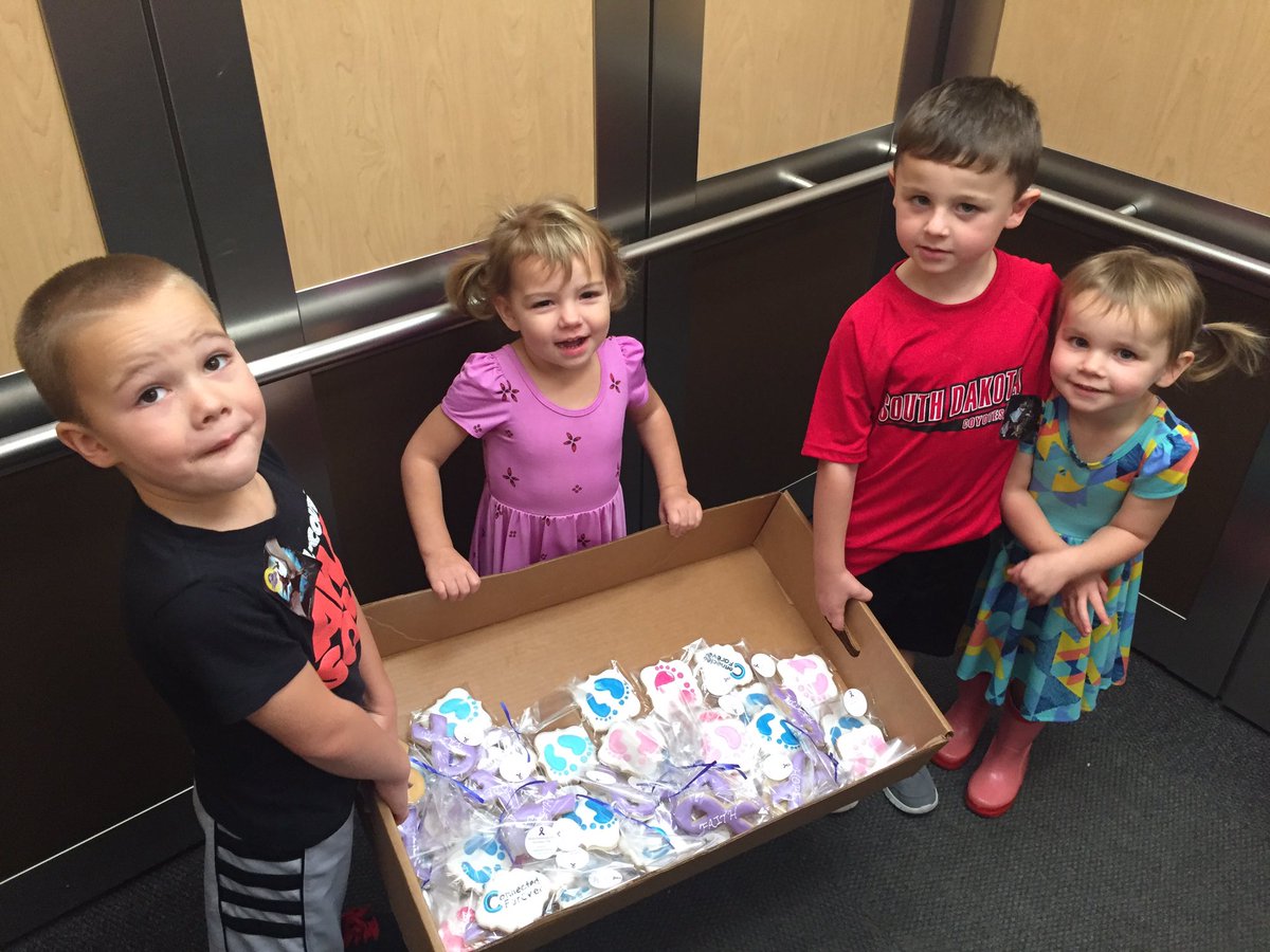 cnnctd4ever's tweet photo. We had special helpers to deliver #WorldPrematurityDay cookies to the NICU's at @NebraskaMed &amp; @mhshospitals! https://t.co/hkvualVtD8