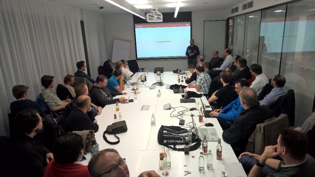 Volle Hütte beim Gemeinschaftstreffen mit <a href="/sqlpass_de/">SQLPASS.DE</a> RG Rhein/Main zu #EntityFramework Performance von <a href="/pawelgerr/">Pawel Gerr</a>