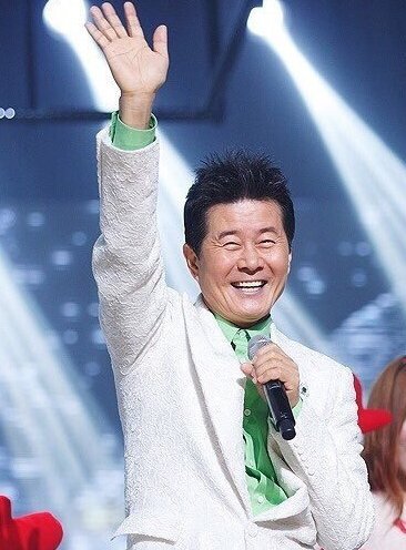 염탐하니까 재밌습니까 시댕아~